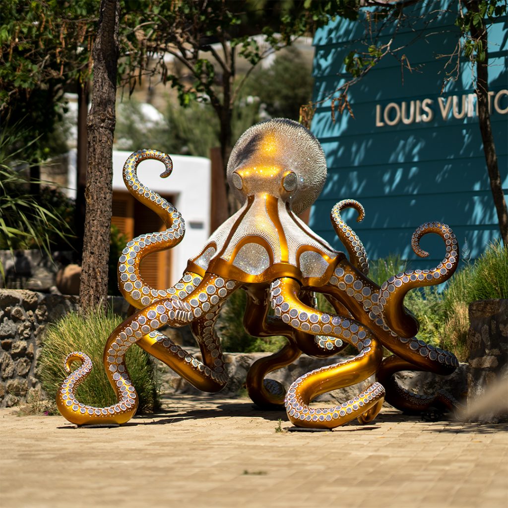 Yesterday we installed this amazing sculpture in Nammos village in