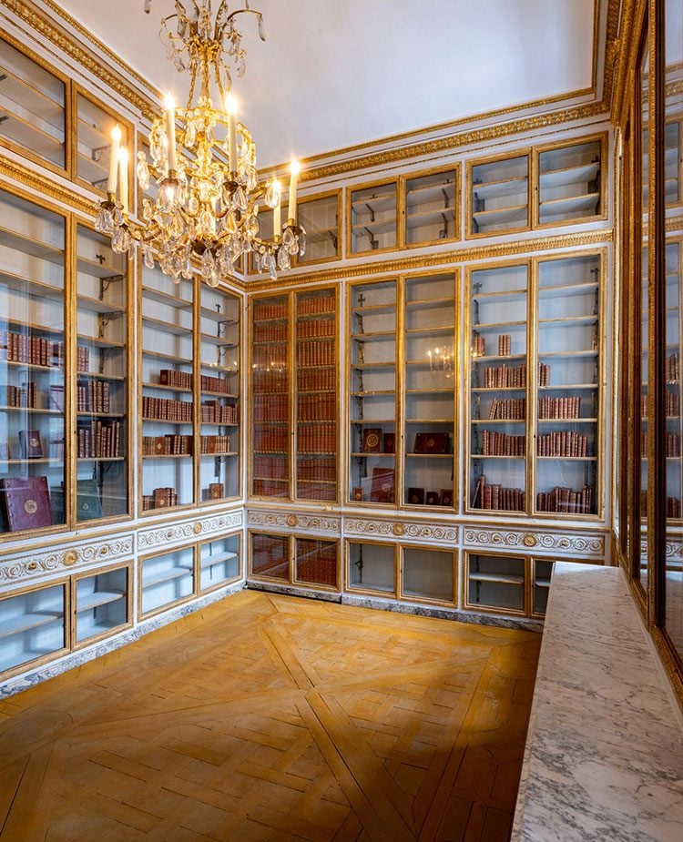 Marie Antoinette’s library. Photo: T. Garnier. Courtesy of Château de Versailles.
