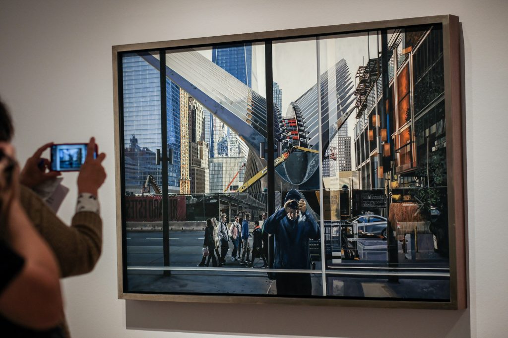 A painting by Richard Estes, a photorealist garnering market buzz, in the 2022 exhibition “Hyperrealism in the Thyssen-Bornemisza Collection” in Madrid. Photo by Atilano Garcia/SOPA Images/LightRocket via Getty Images.