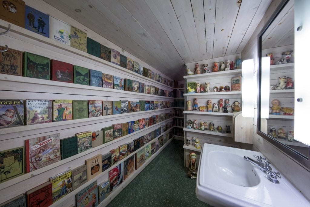 Vintage books line the downstairs bathrooms' walls at the Boathouse, Dale Chihuly's Seattle studio. Photo by John Gaines, ©2023 Chihuly Studio.