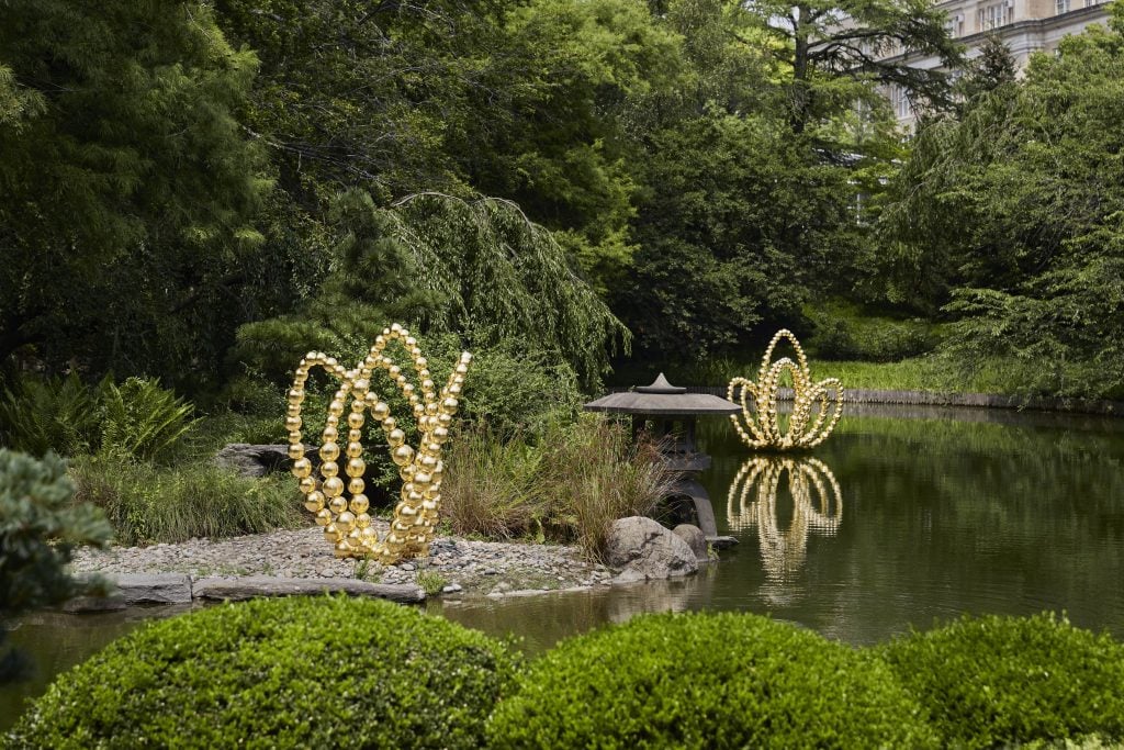 Jean-Michel Othoniel's "The Flowers of Hypnosis" at the Brooklyn Botanic Garden. Photo: Michelle Huynh. Courtesy of Dior.