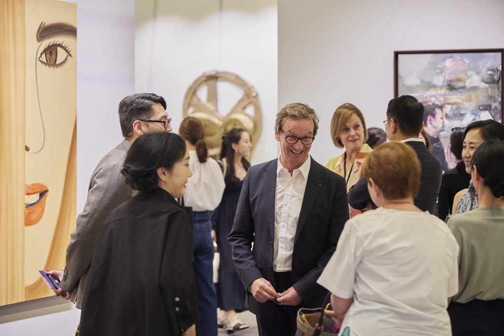 Gallerist Thaddaeus Ropac in Seoul. Frieze Seoul 2023. Photo by Lets Studio. Courtesy of Lets Studio and Frieze.