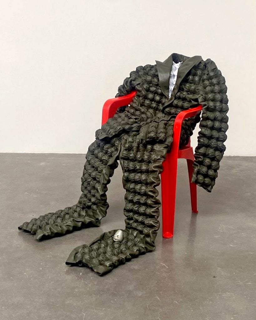 Bárbara Sánchez-Kane, untitled (2023). Military gear in green lambskin leather. Courtesy of Kurimanzutto Gallery.