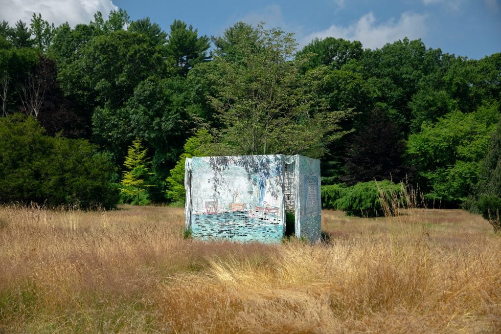 Diana Al-Hadid, <i> The Outside In</i> (2023) at the Planting Fields, New York. Photography by Diego Flores. Courtesy of Kasmin Gallery and Diana Al-Hadid. © Diana Al-Hadid. All Rights Reserved.</i></i>
