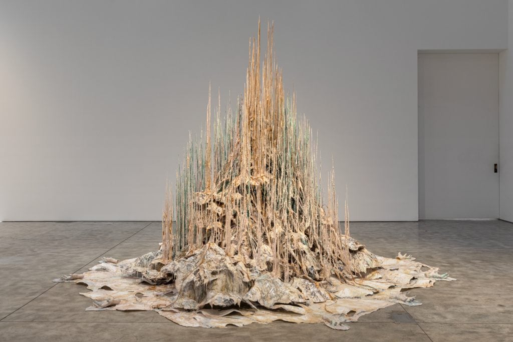 Diana Al-Hadid, The Long Defeat (2017–23). Courtesy of the Artist and Kasmin Gallery. © Diana Al-Hadid . All Rights Reserved .