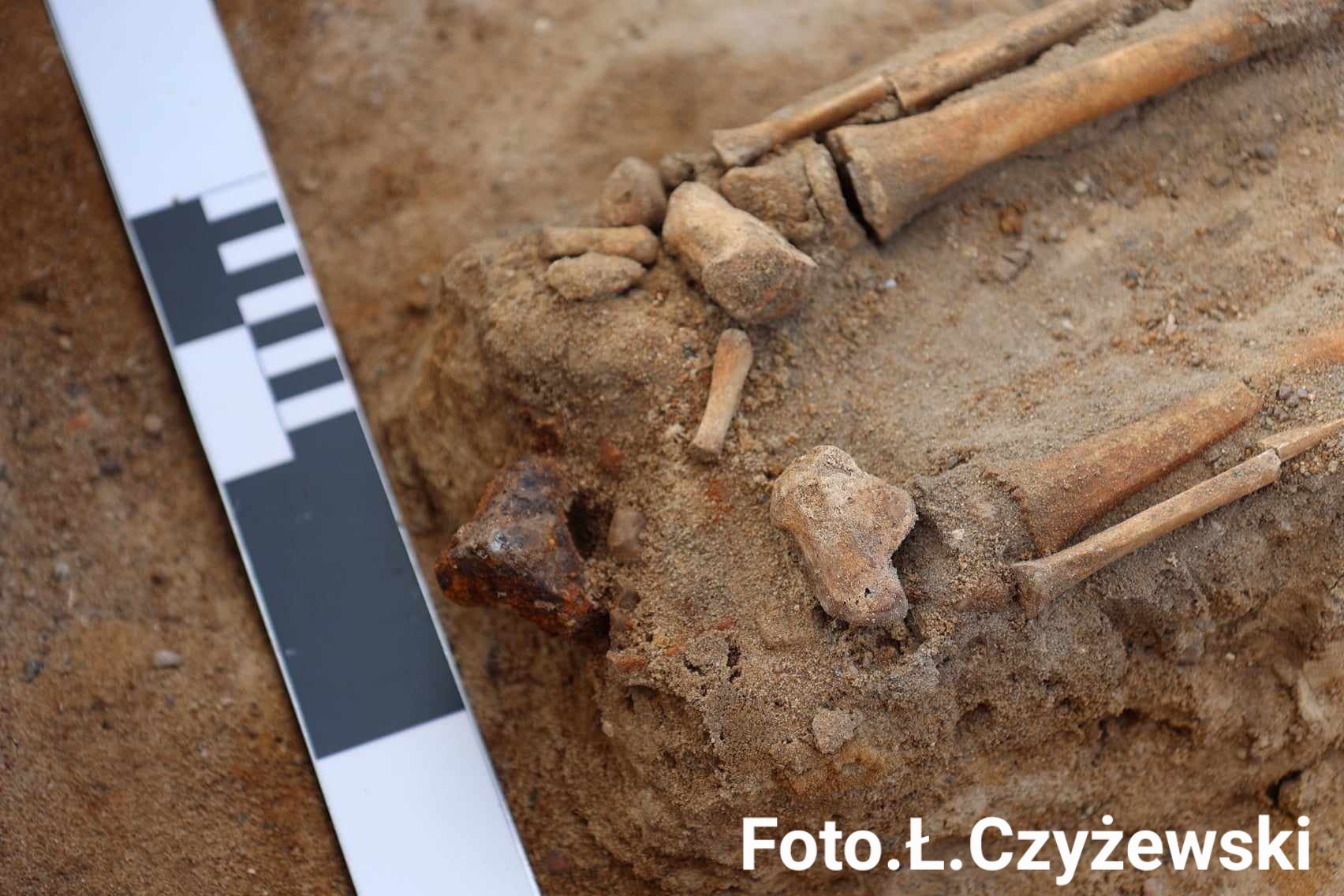 W zapieczętowanym grobie w Polsce odkryto 400-letnie szczątki dziecka, które kiedyś uważano za wampira