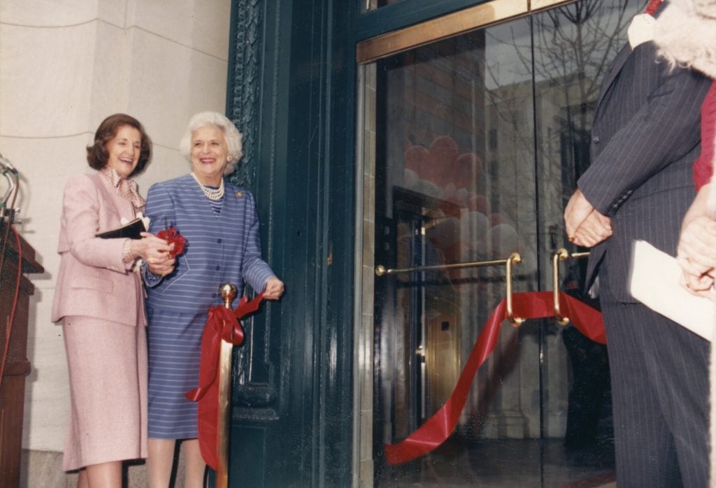 National Museum of Women in the Arts founder Wilhelmina Holladay and Barbara Bush at the ribbon cutting for its opening on April 7, 1987. Photo by Stephen Payne, courtesy of the National Museum of Women in the Arts, Washington, D.C.