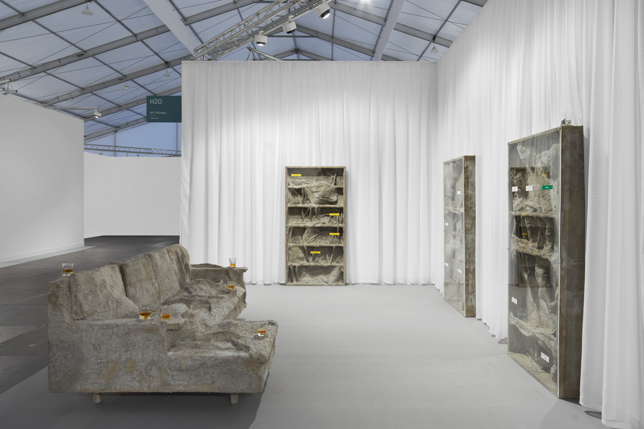 5 Highlights From Frieze London 2023, From a Shrink-Wrapped Carriage to ...
