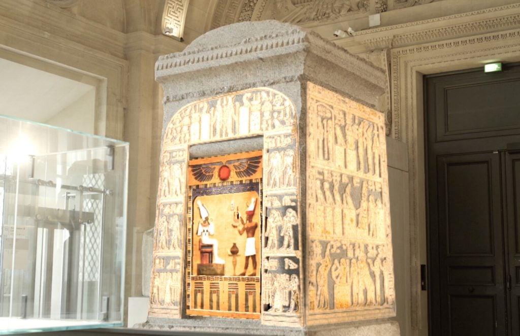 The Chamber of Ancestors as seen through Snapchat, thanks to an augmented reality program with the Louvre