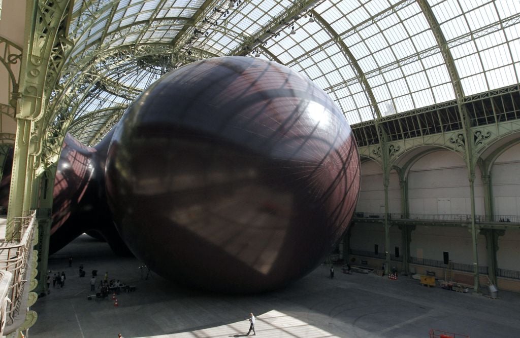 An installation from British sculptor Anish Kapoor at the Grand Palais in Paris in 2011. Photo by Patrick Kovarik/AFP via Getty Images.