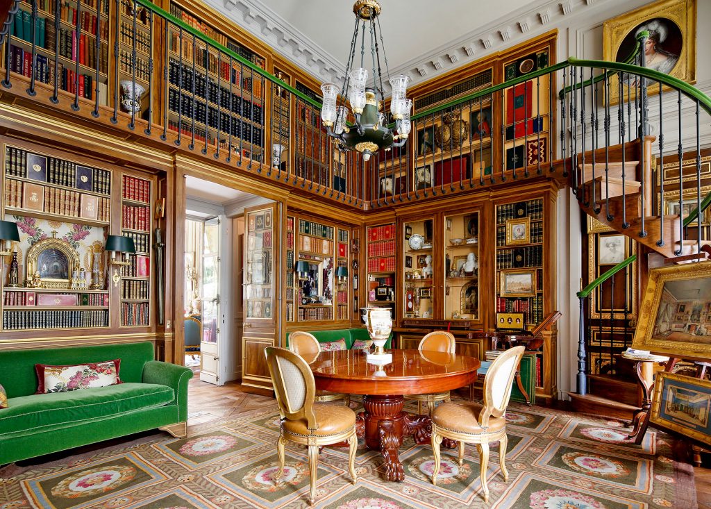 The library in Hubert Guerrand-Hermès's Hôtel de Lannion. Courtesy of Sotheby's Paris.