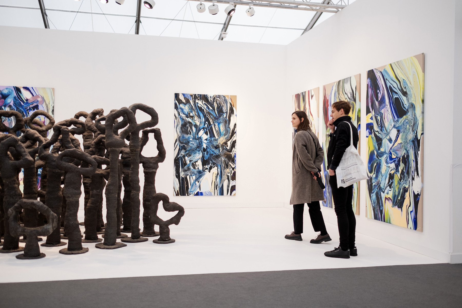 5 Highlights From Frieze London 2023, From A Shrink-Wrapped Carriage To ...