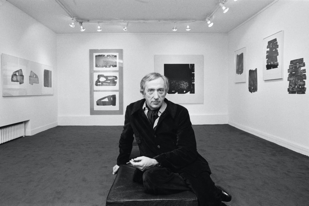 Pierre Soulages (1974). Photo by Jacques Haillot / Sygma / Sygma via Getty Images.