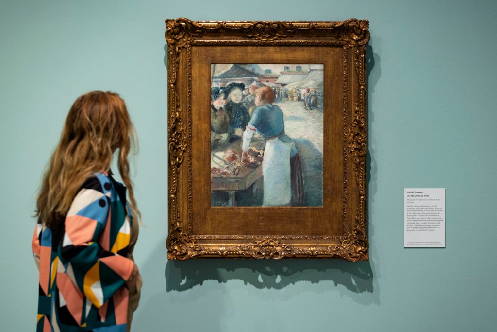 Installation view of "Impressionists on Paper: Degas to Toulouse-Lautrec," at the Royal Academy of Arts, London, 25 November 2023 – 10 March 2024, showing Camille Pissarro, The Market Stall (1884). Photo: Royal Academy of Arts, London / David Parry.