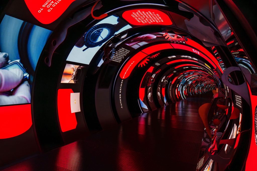 The Technique Serves Beauty section of the "Time Unlimited" exhibition. Courtesy of Cartier. 