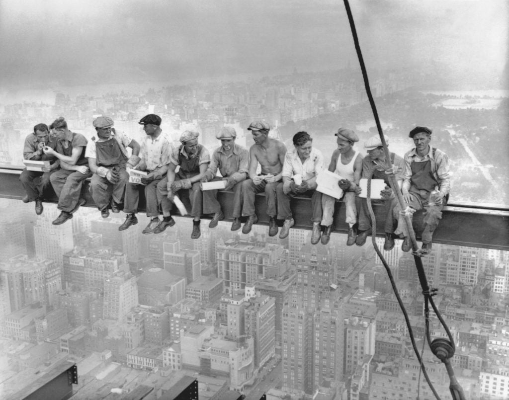 Lunch atop a Skyscraper (1932).