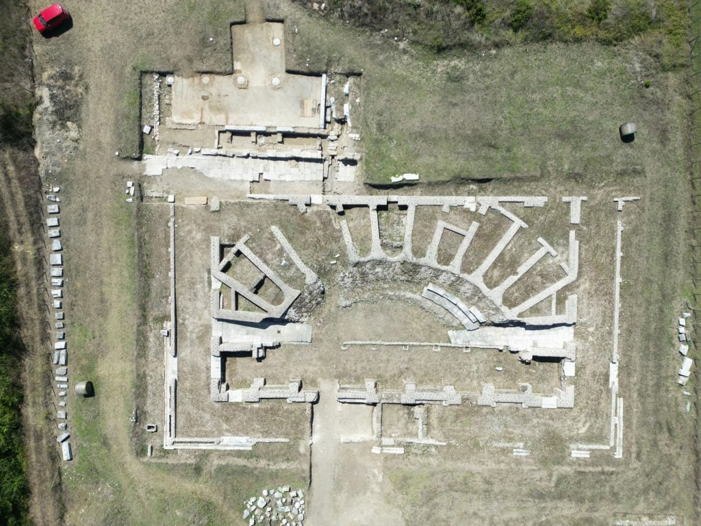 The remains of the theater (bottom) and basilica (top) of Interamna Lirenas, seen from above. Photo: Alessandro Launaro.