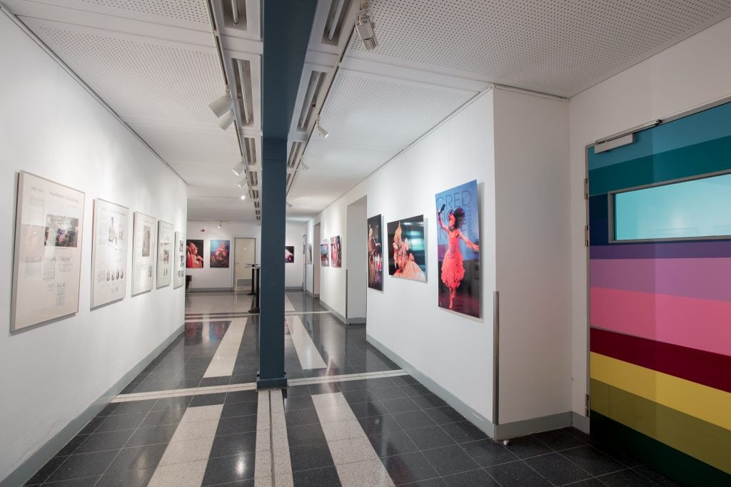 Interior view of the gallery at Oyoun. Photo: Anna Wyszomierska 