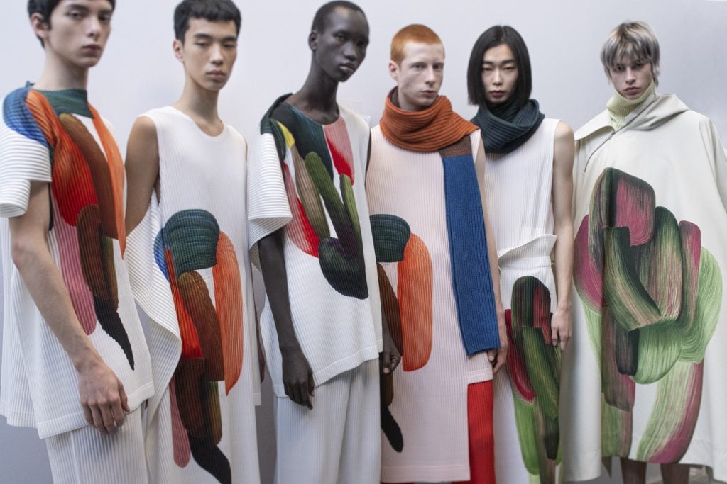 Issey Miyake’s Runway Becomes a Blank Canvas for a Brushstroke-Inspired ...