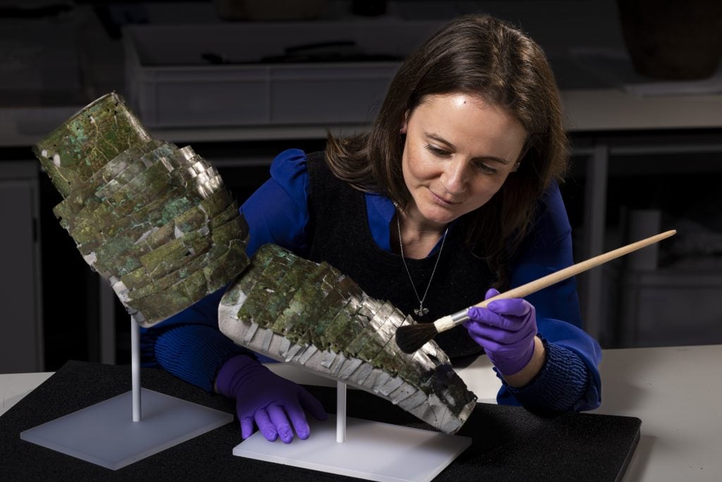 [Image: Conservator-Bethan-Bryan-with-the-Roman-...24x683.jpg]