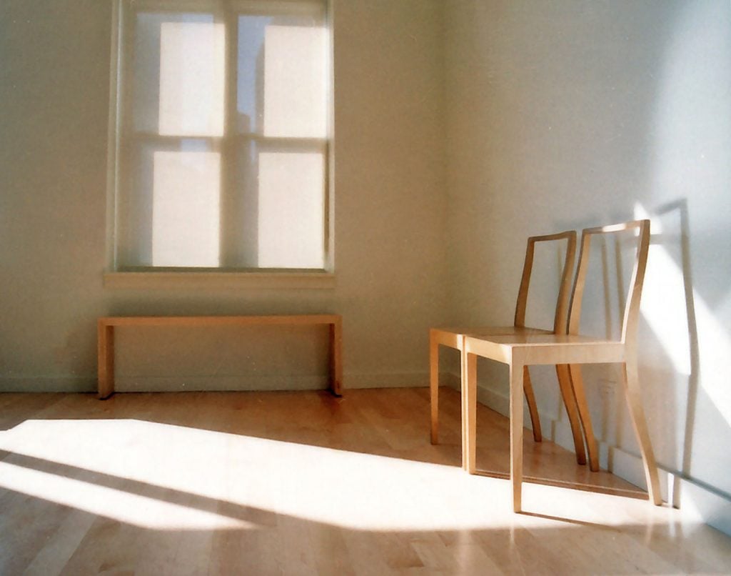 Jasper Morrison plywood chair (1988). 