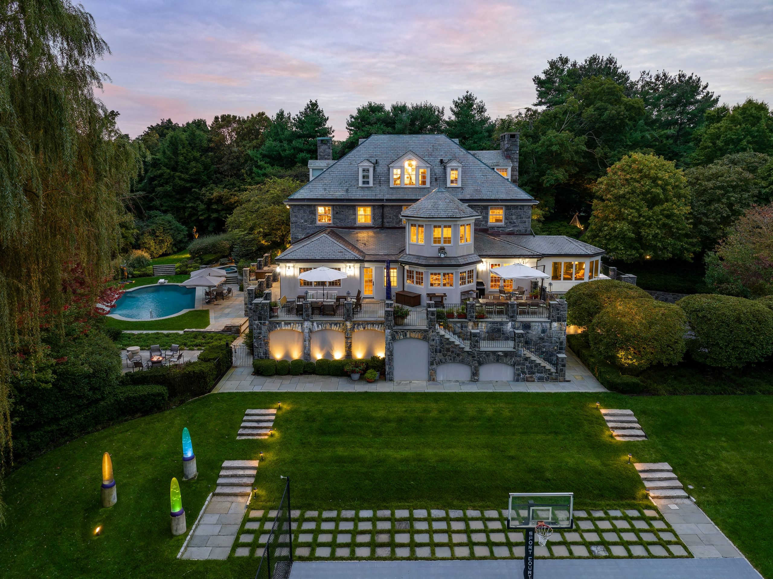 The exterior of the home once belonging to Johnny Carson. Daniel Milstein/ Julia B. Fee Sotheby’s International Realty.