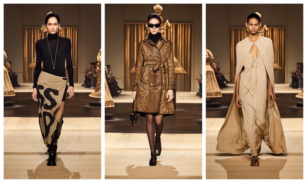 模特们穿着驼色服装和豹纹外套走在 Dior 2024 年秋季时装秀上。 