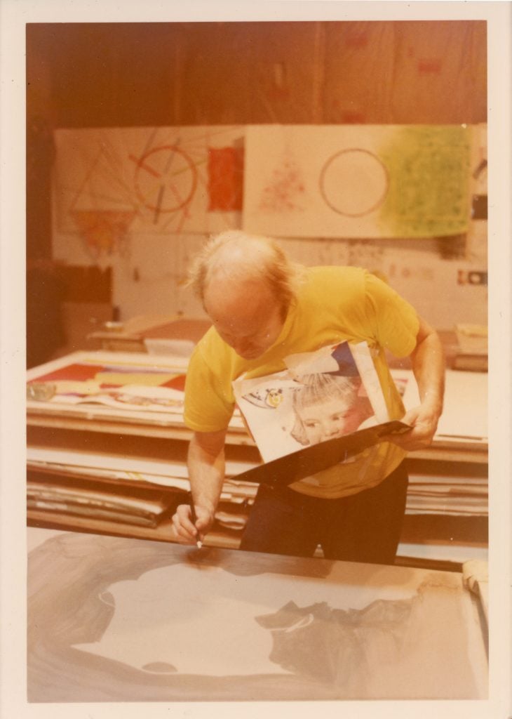 James Rosenquist working on the print <em>F-111</em> (1974) in his East Hampton, New York, studio, 1974. Courtesy of the estate of James Rosenquist.