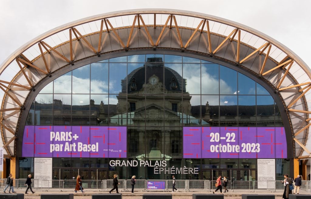 Paris+ par Art Basel has reignited the Parisian art market. This year, the fair will relocate to the recently renovated Grand Palais. Courtesy of Paris+ par Art Basel.