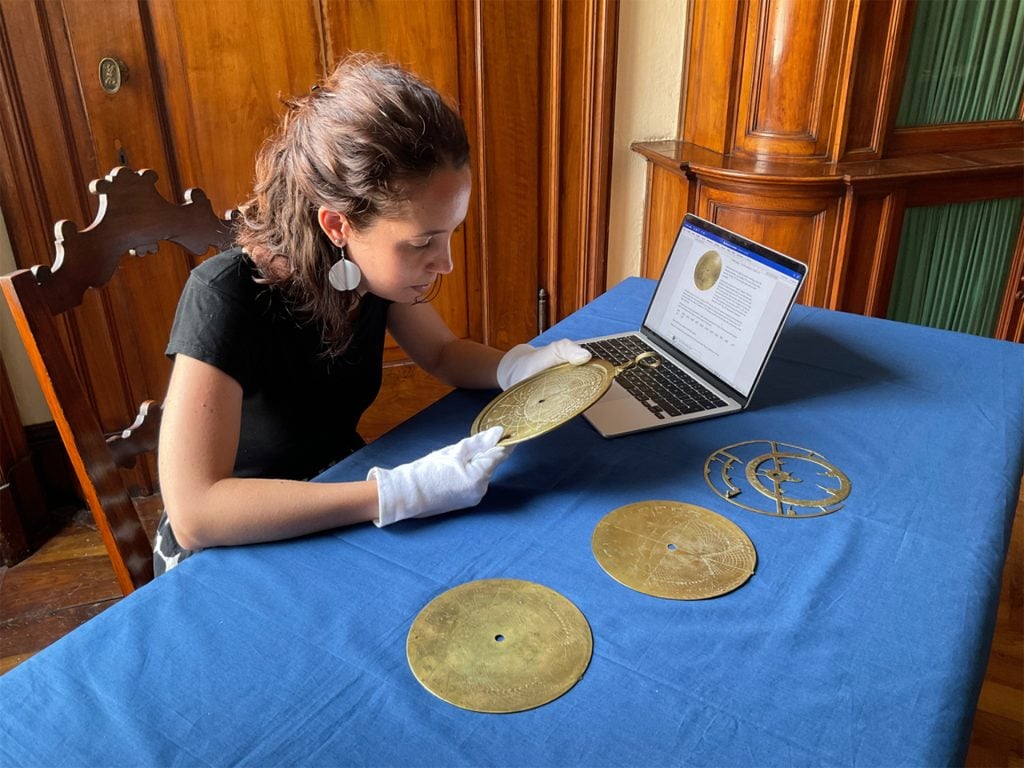 Dr Federica Gigante examining the Verona astrolabe_Credit_Federica Candelato