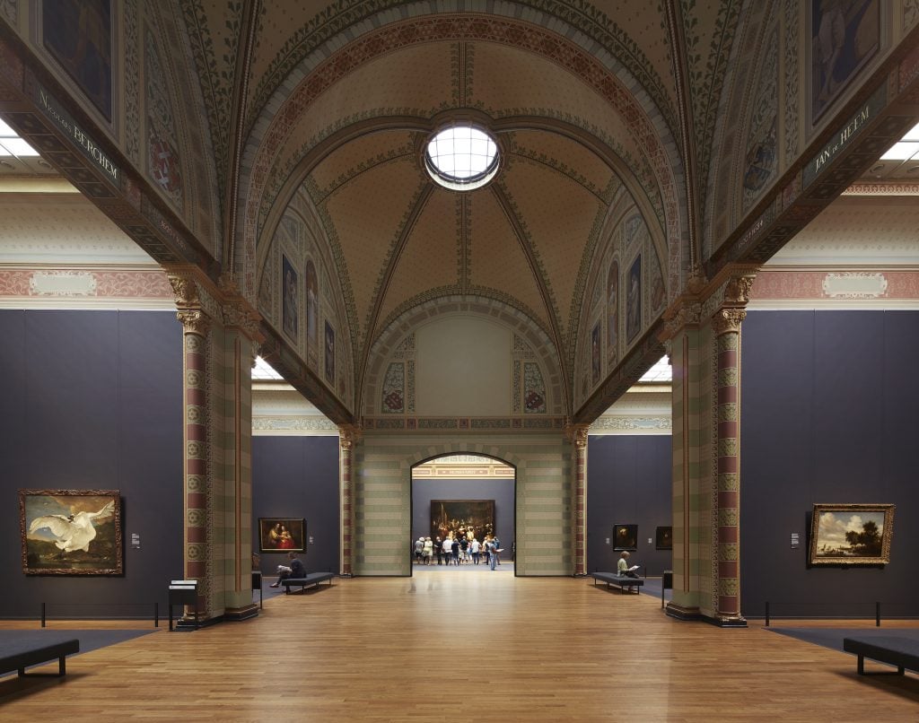 The vaulted-ceilinged room of the Gallery of Honor in the museum.
