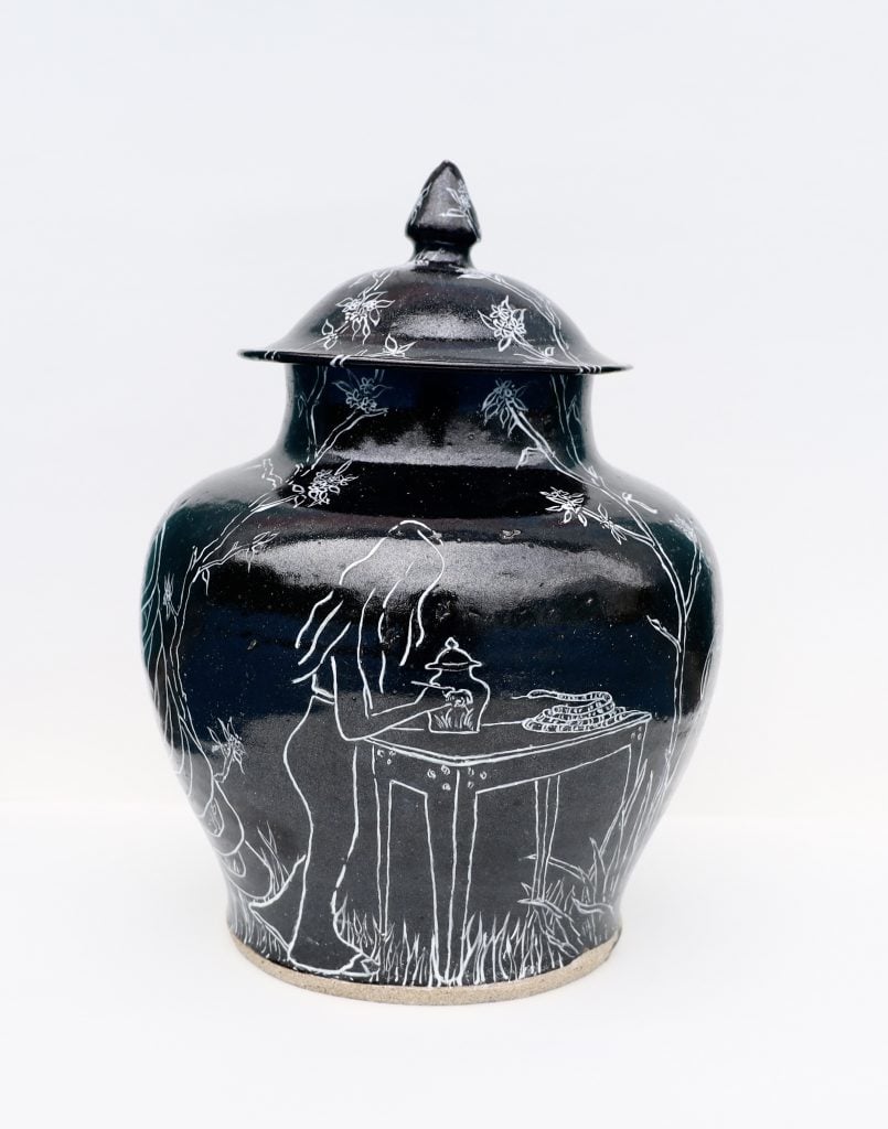 a black vase with white painting, showing the silhouette of the artist sachi moskowitz paintings the vases