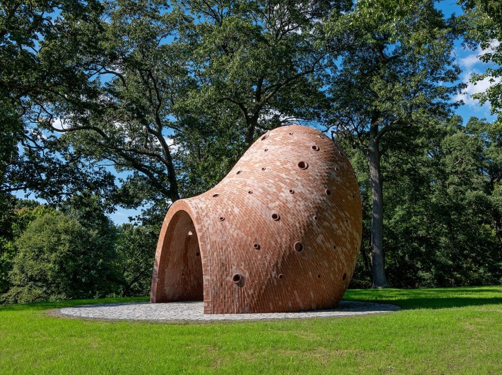 Martin Puryear, Lookout (2023). Storm King Art Center, Mountainville, NY. © Martin Puryear