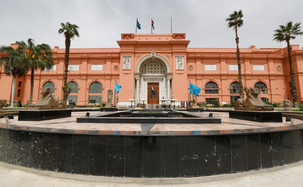 exterior photo of the egyptian museum in cairo 