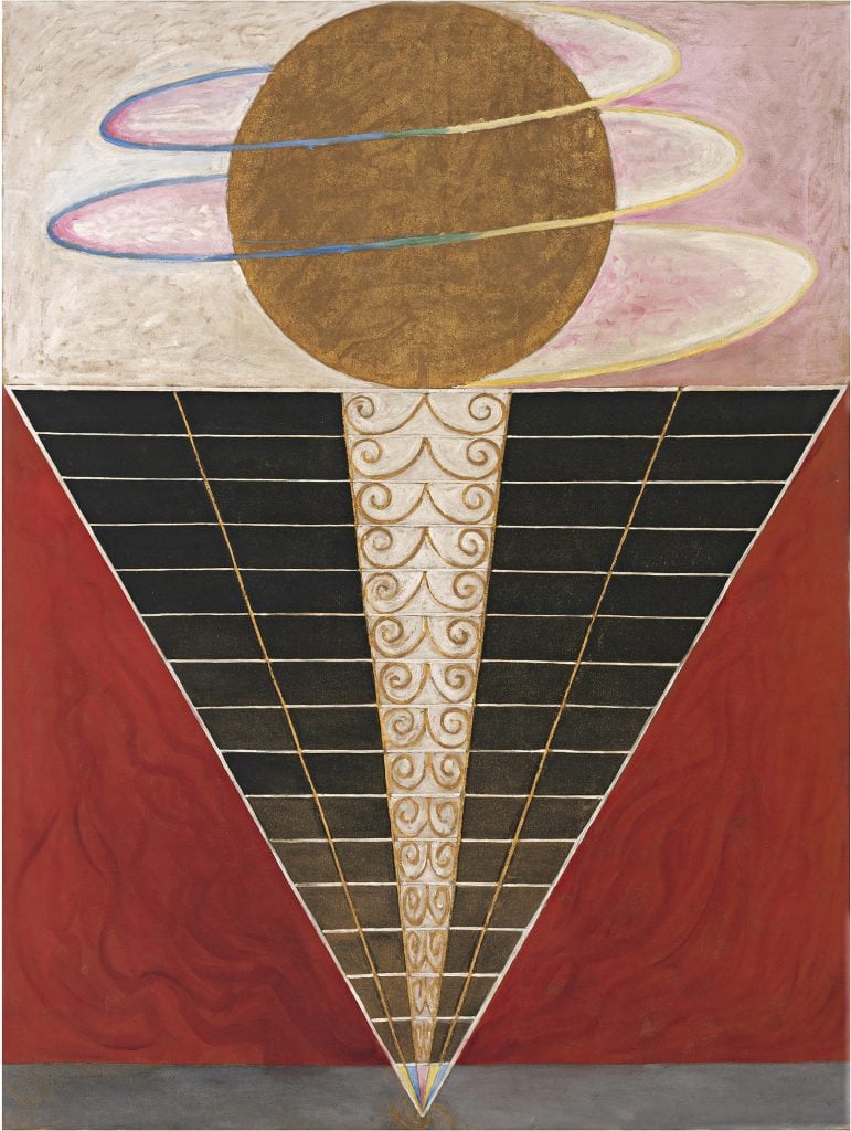 A painting of a gold circle with purple rings around it. Above a black inverted triangle on a red background. Ny Hilma af Klint.