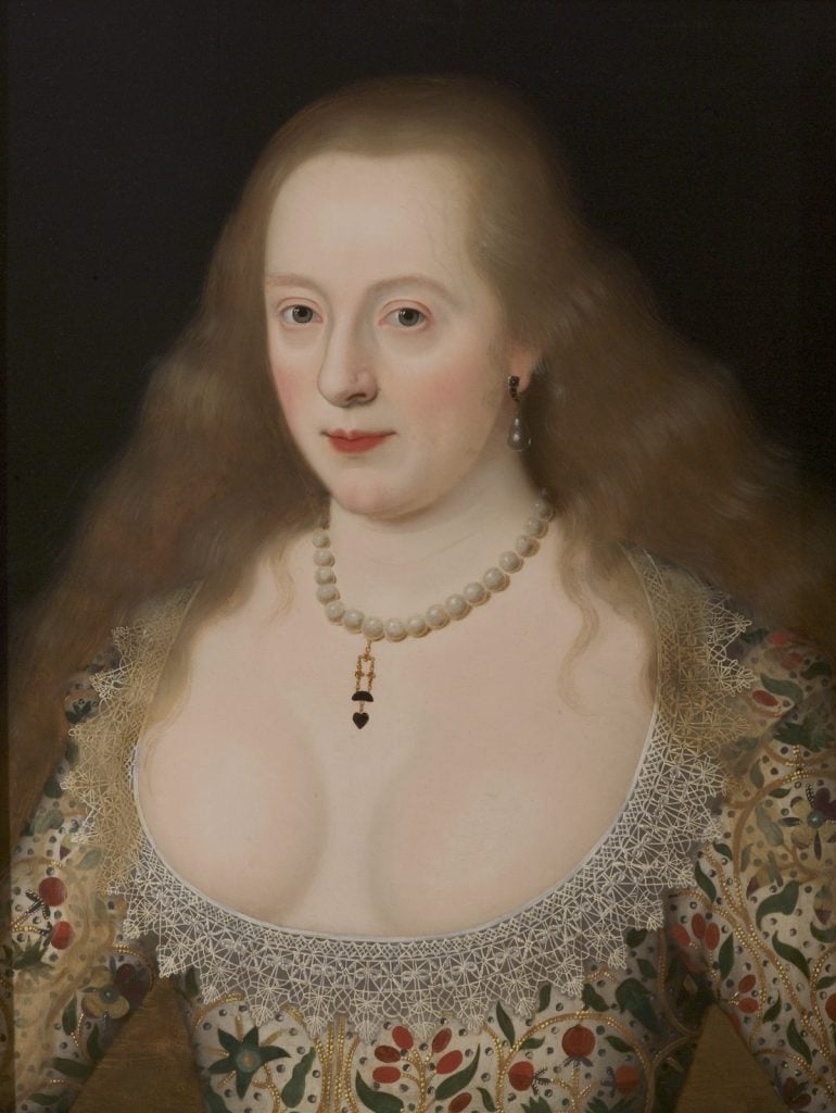 a portrait of a 17th-century woman with long flowingg blond hair and a revealing bustling. She wears a golden dress and a pearl necklace. by Marcus Gheeraerts 