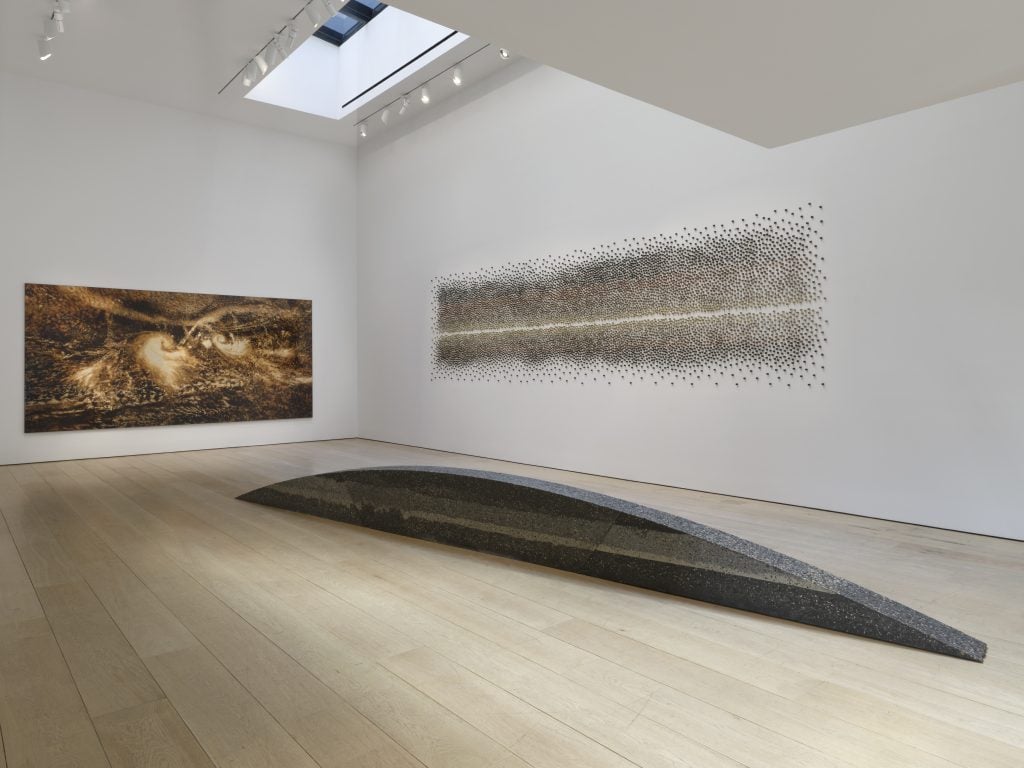 Installation view of “Teresita Fernández: Soil Horizon” at Lehmann Maupin in New York. Courtesy the artist and Lehmann Maupin, New York, Seoul, and London.