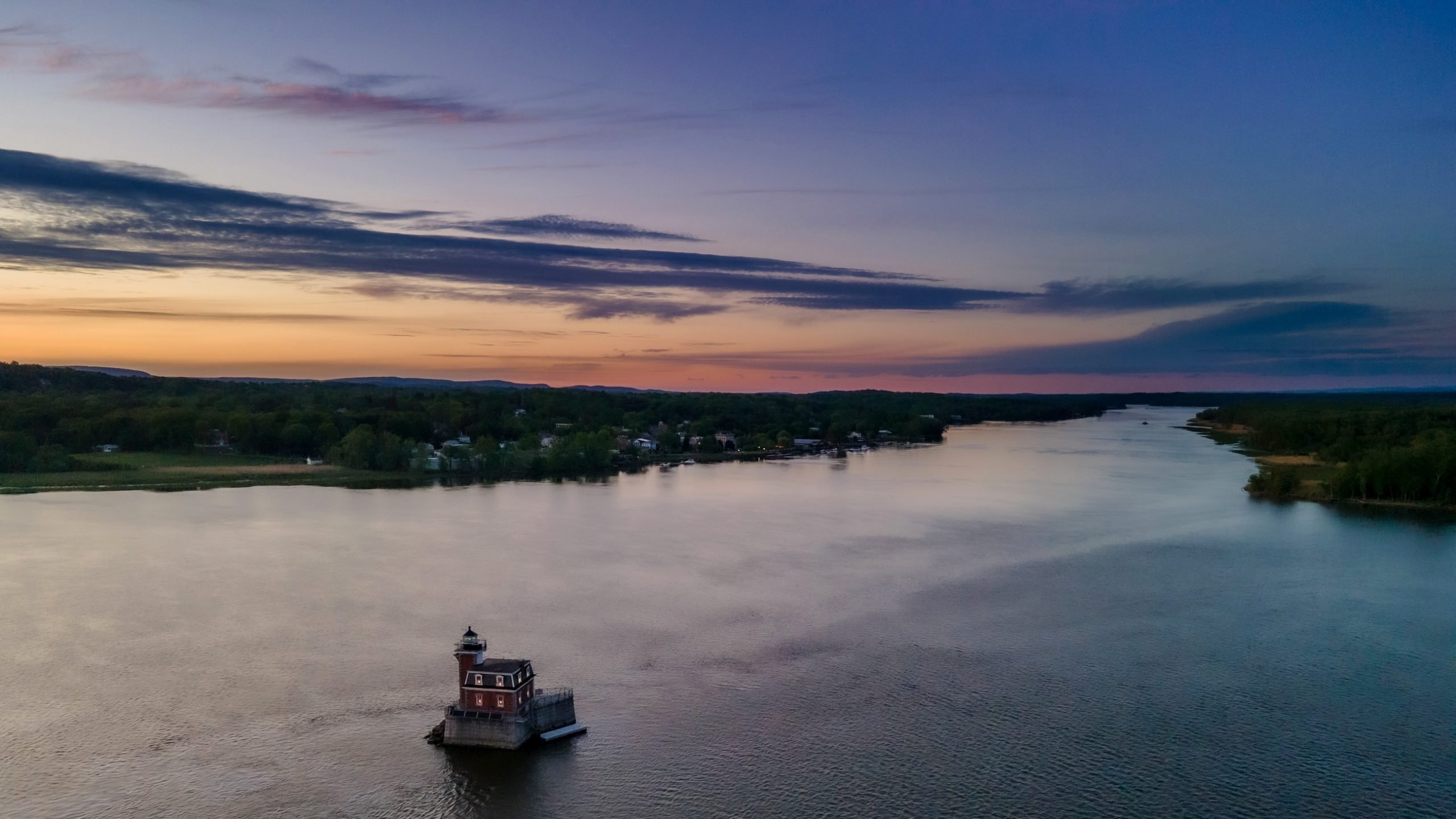 A tiny lighthouse in the middle of the Hudson River