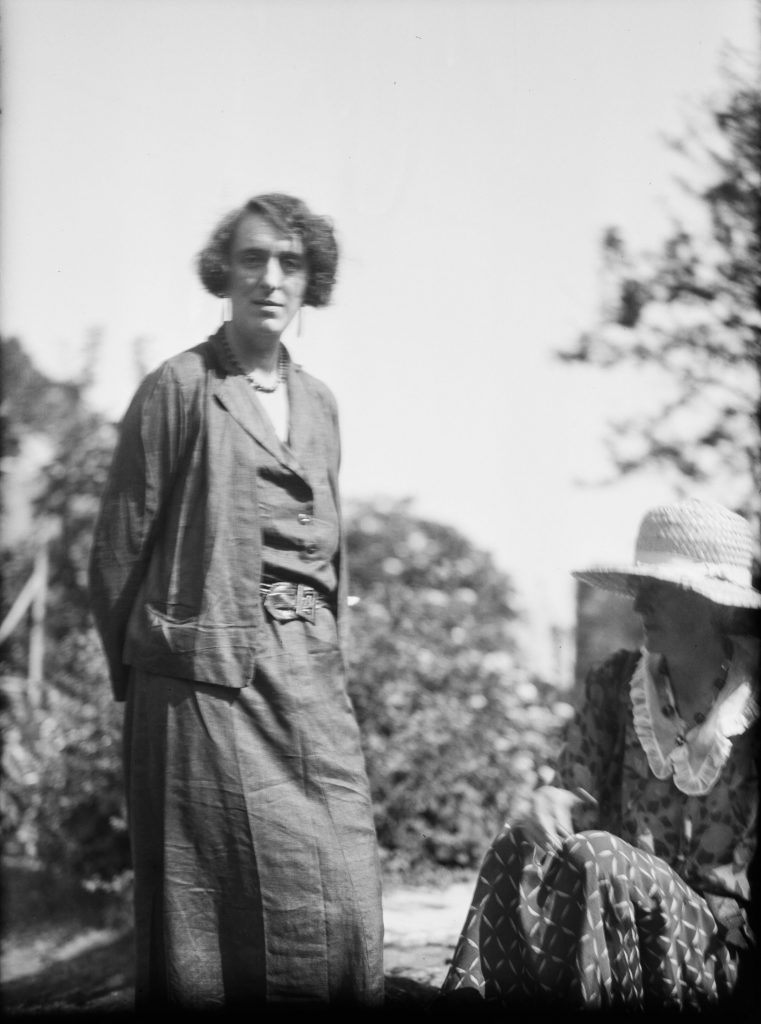 photograph of victoria sackville with virginia woolfe outdoors