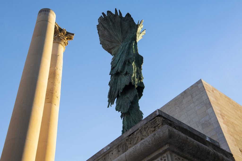 Michele Oka Doner, The Palm Goddess for Malta (2022). Pjazza Teatru Rjal, Valletta, Malta. Photo: Sean Mallia. Courtesy of Malta International Contemporary Art Space (MICAS).