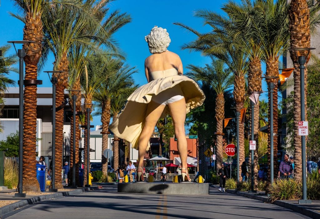 A giant sculpture of Marilyn Monroe in a California landscape, showing her backside