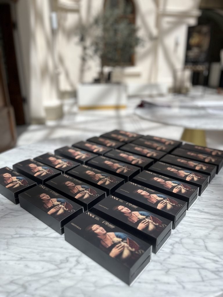 Two rows of boxes with covers printed with Leonardo da Vinci's painting "Lady With an Ermine."