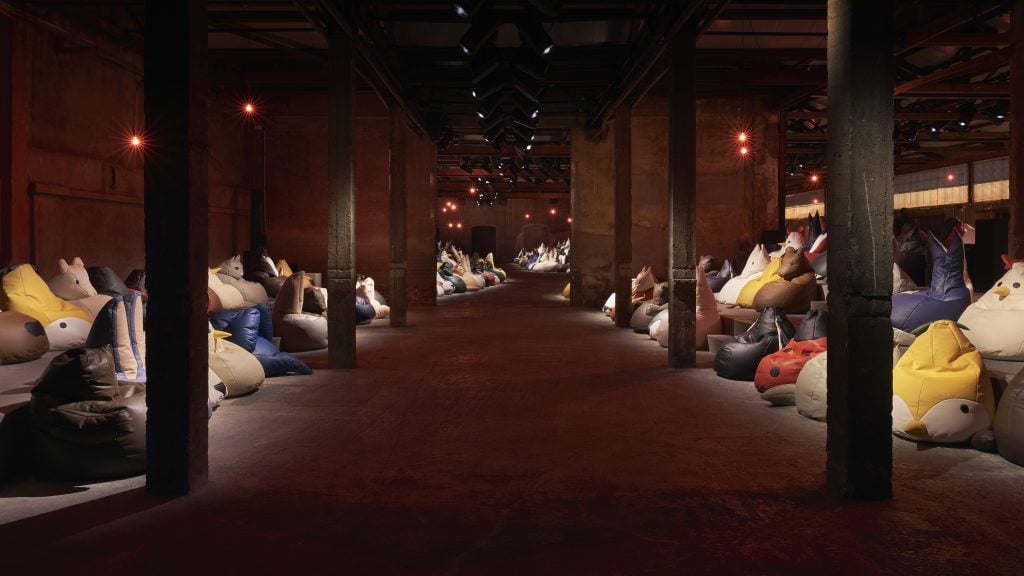 The set for the fashion show is in an industrial factory, and the sets are all beanbags that look like animals. 