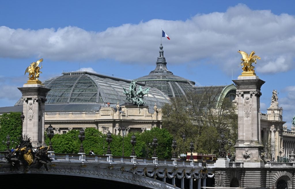 a photo of a large curved glass and steel building in paris