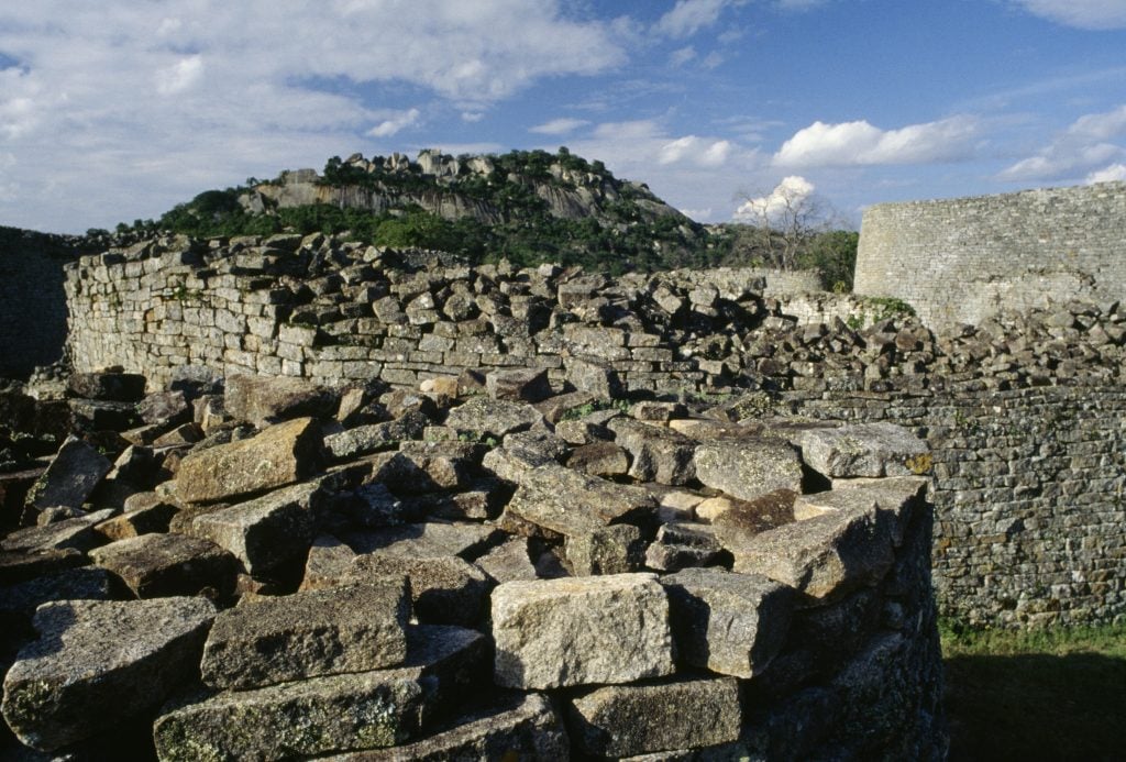 A landscape filled with stone bricks and broken rubble