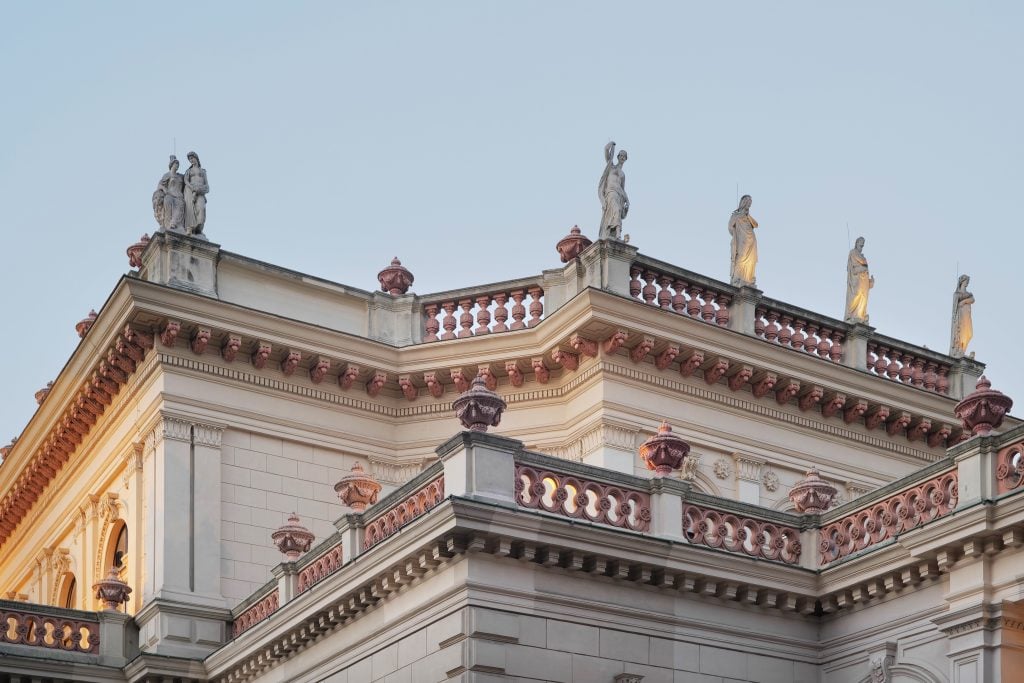 Exterior detail of the Kursalon in Vienna where the collecting exhibition Particolare will take place. A travertine exterior with statues along the roofline.