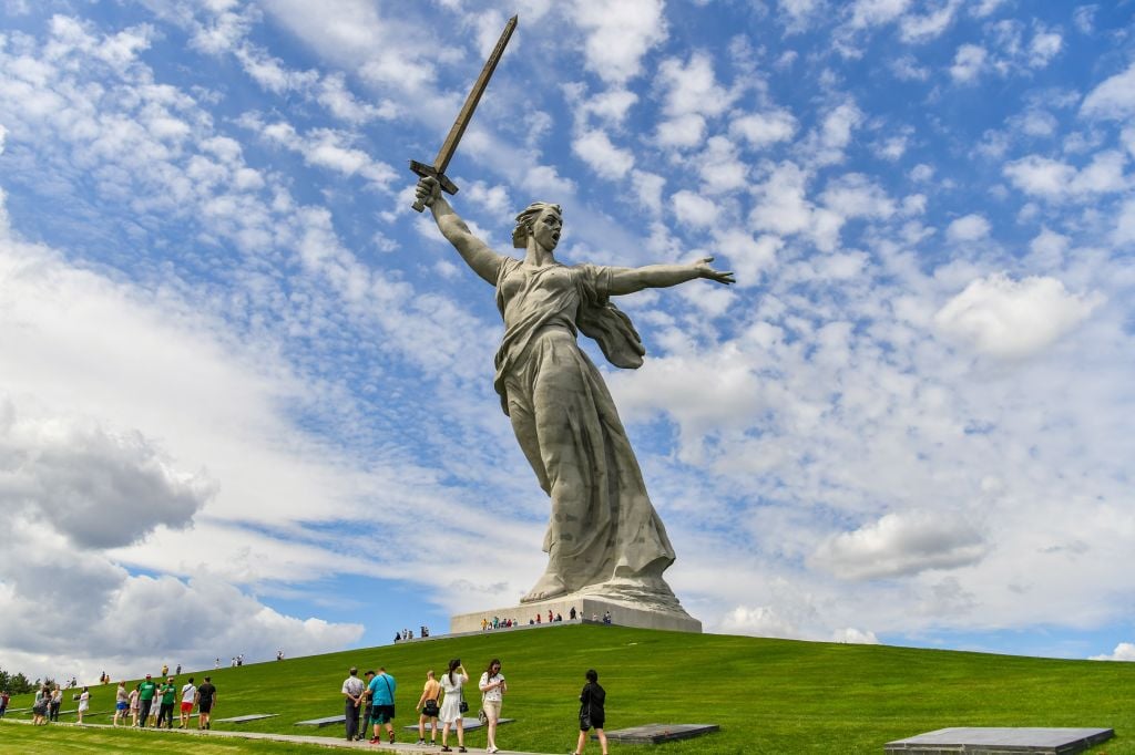 Huge! Russia’s Very Large and Heavy Monument