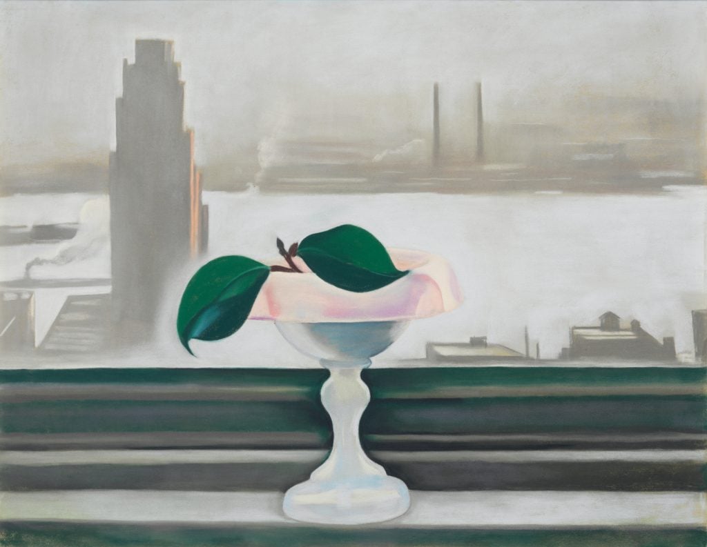 Georgia O'Keeffe, Pink Dish and Green Leaves (1928-1929). © Georgia O’Keeffe Museum.