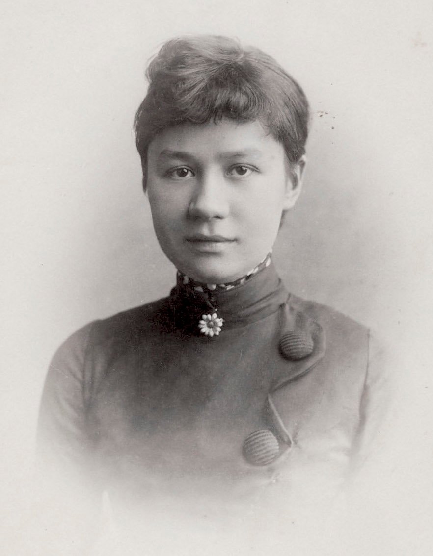 An early photograph of Jo van Gogh-Bonger, pictured with her hair neat in a bun and in a black Victorian dress