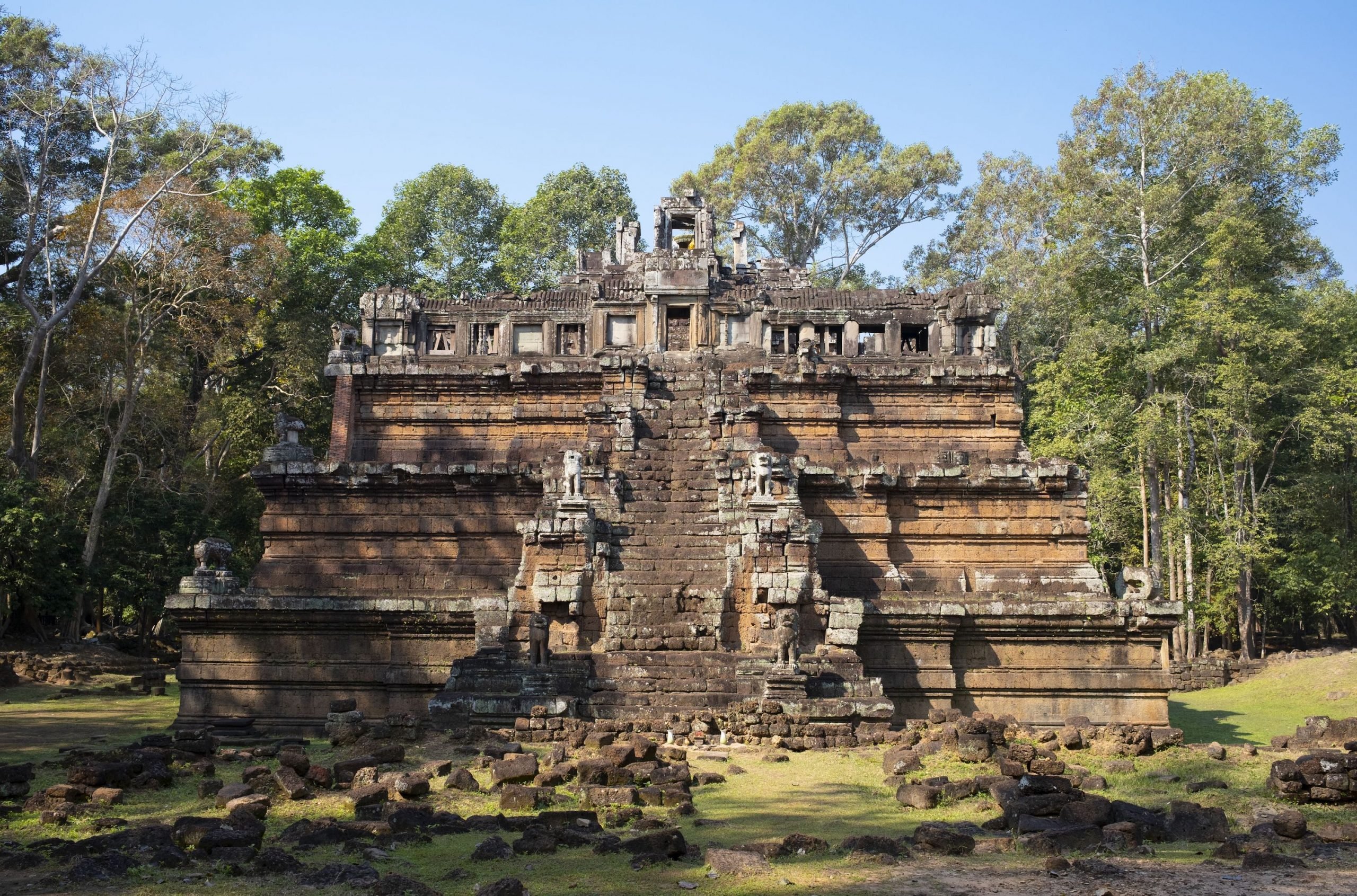 a view of a royal palace with bricks some of which are strewn on the floor